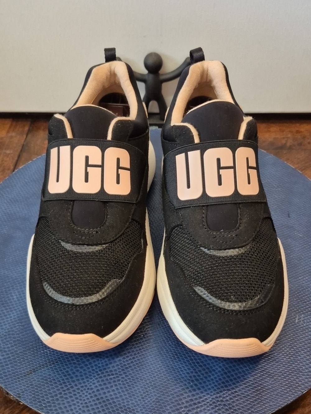 UGG"LA Flex"trainers feature the brand's signature comfort  Soles sz.8(#3026D)